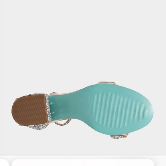 Mari Champagne heels from Betsey Johnson - Picture 7 of 10